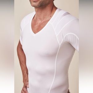 Men’s NWOT IntelliSkin Essential Tee with Posture Technology